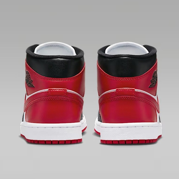 Nike Red and White Women's Sneakers - Picture 3 of 8